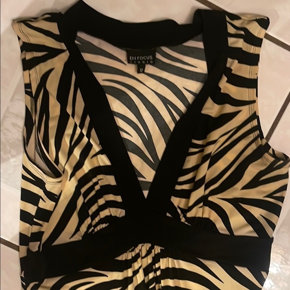 Enfocus Studio Black and Gold V-Neck Maxi Sundress - Picture 3 of 5